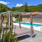 3 Bedroom Stunning In Dom wakacyjny *