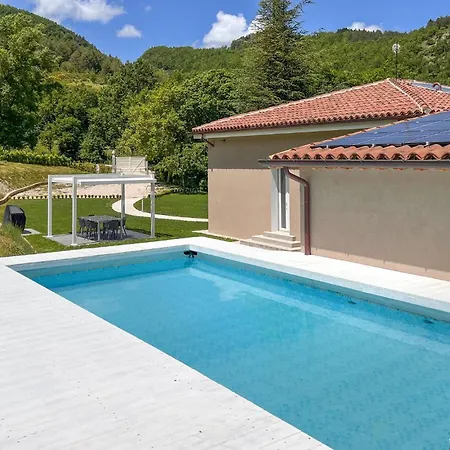 3 Bedroom Stunning In Piobbico