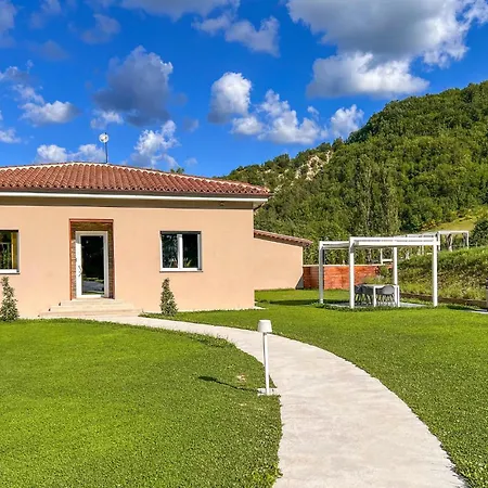 3 Bedroom Stunning In Piobbico